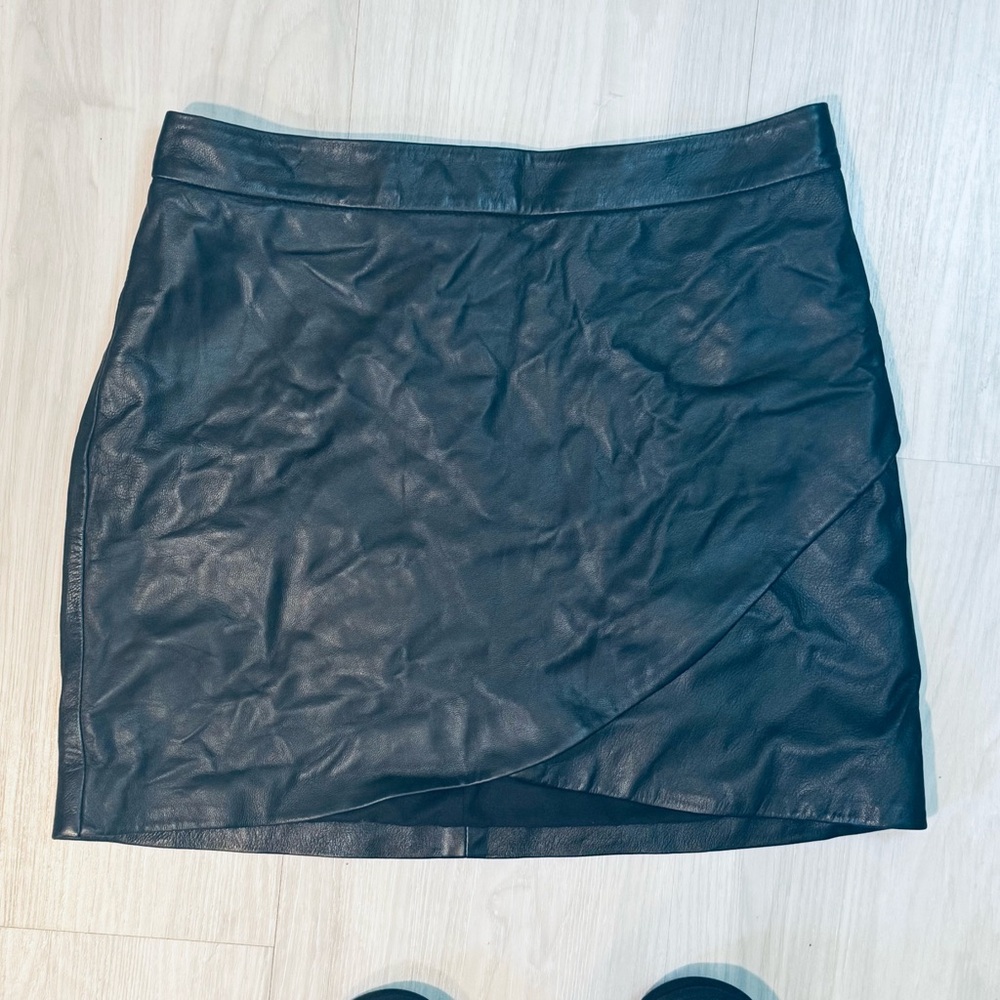 Banana Republic lamb leather Black Wrap Skirt NWOT size 8 - Picture 6 of 13